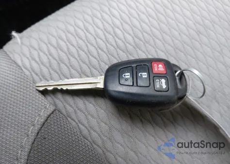 2018 Toyota Corolla Le z USA, uszkodzony, nr VIN 2T1BURHE8JC075960